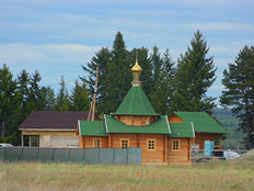 Одноглавая однопрестольная церковь во имя святого мученика Василия Мангазейского.